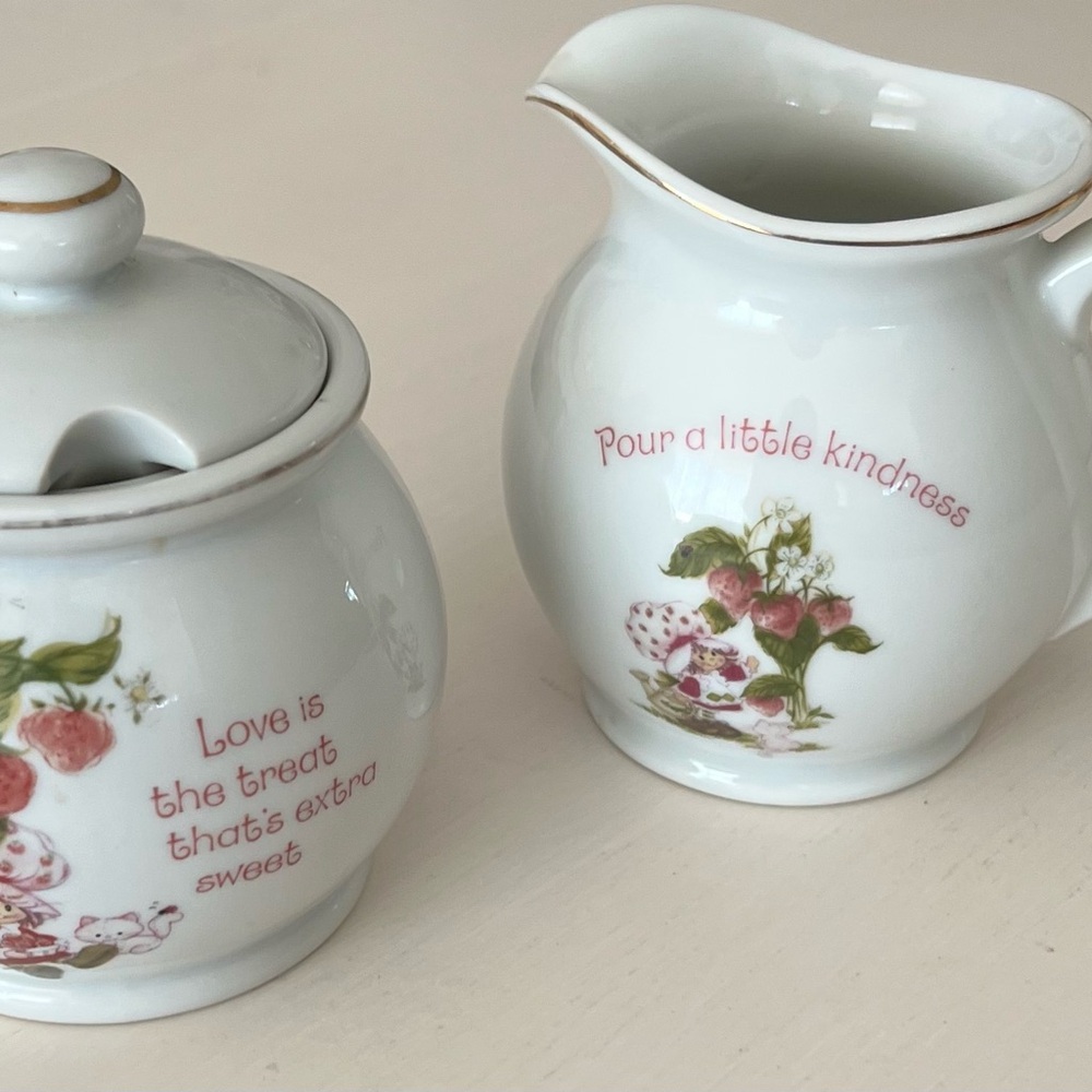 Home goods—Strawberry Shortcake 1980’s White Ceramic Sugar and Creamer Set